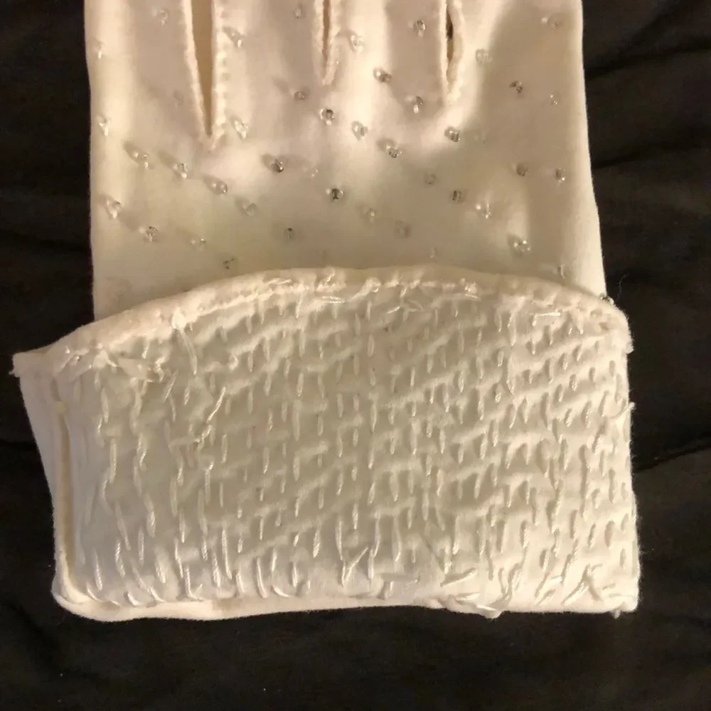 Vintage White Ladies Gloves With Clear Beading
